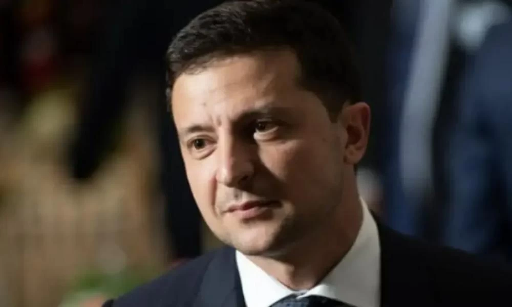 Ανακατεύει την τράπουλα ο Ζελένσκι: Δεν αποκλείω ένα δημοψήφισμα για το Ντονμπάς ή την Κριμαία
